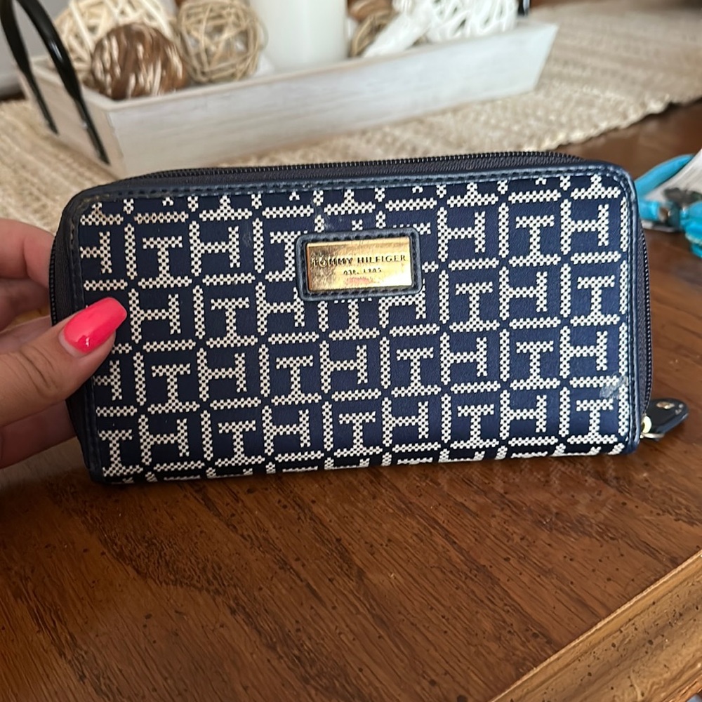Tommy Hilfiger wallet